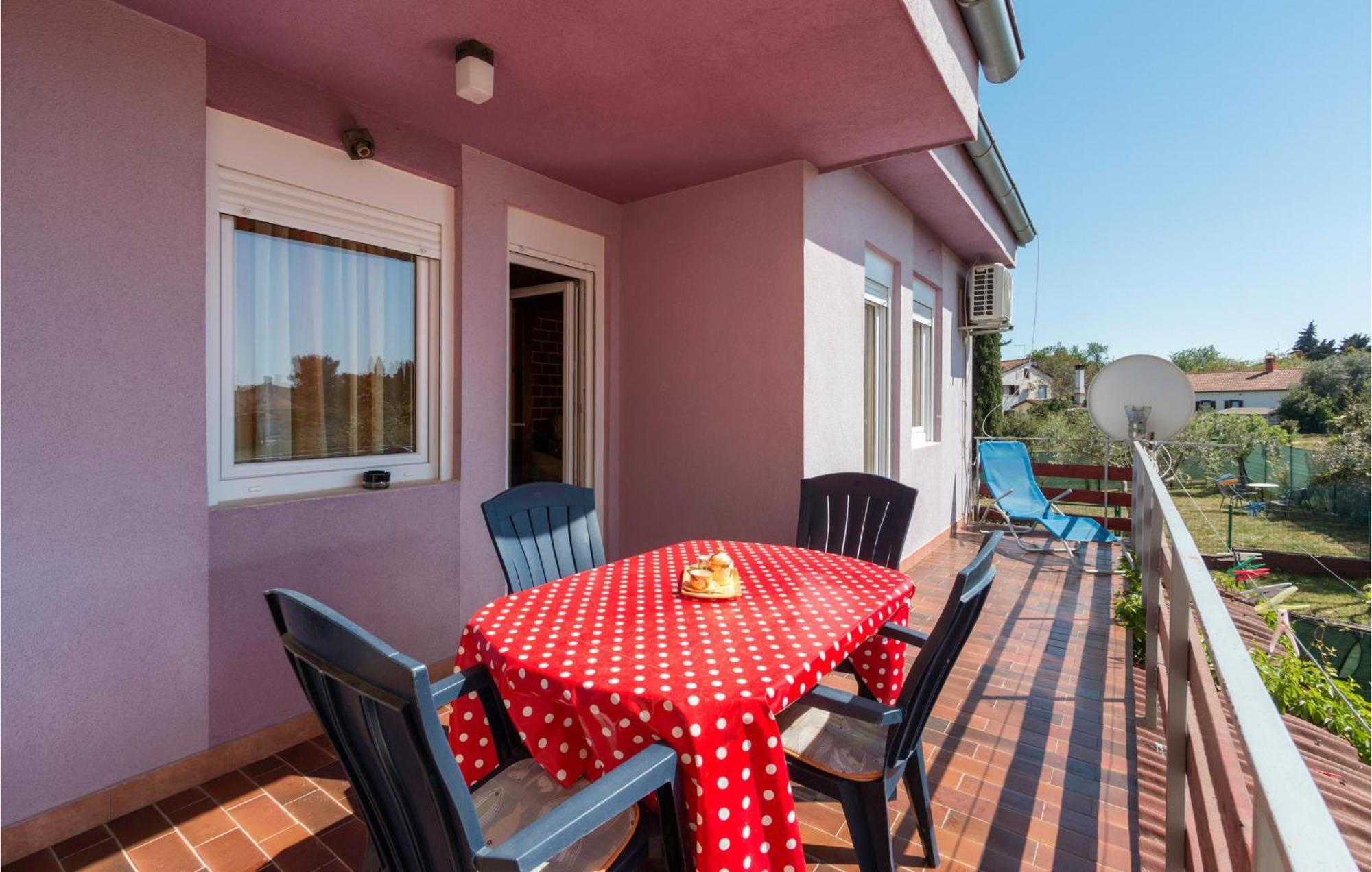 Apartment Stunning In With Wifi Pula